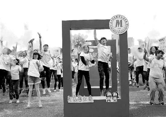 1508285212109378.jpg qjwb20171018q0007v01b012.jpg